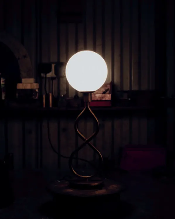 Eld Klot Bordslampa