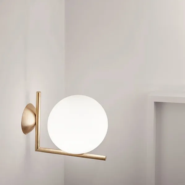 IC Lights C/W Tak-/vägglampa