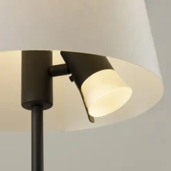 Kaksi Golvlampa