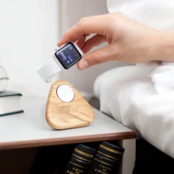 Tetra Nightstand Laddningsstation Olivträ